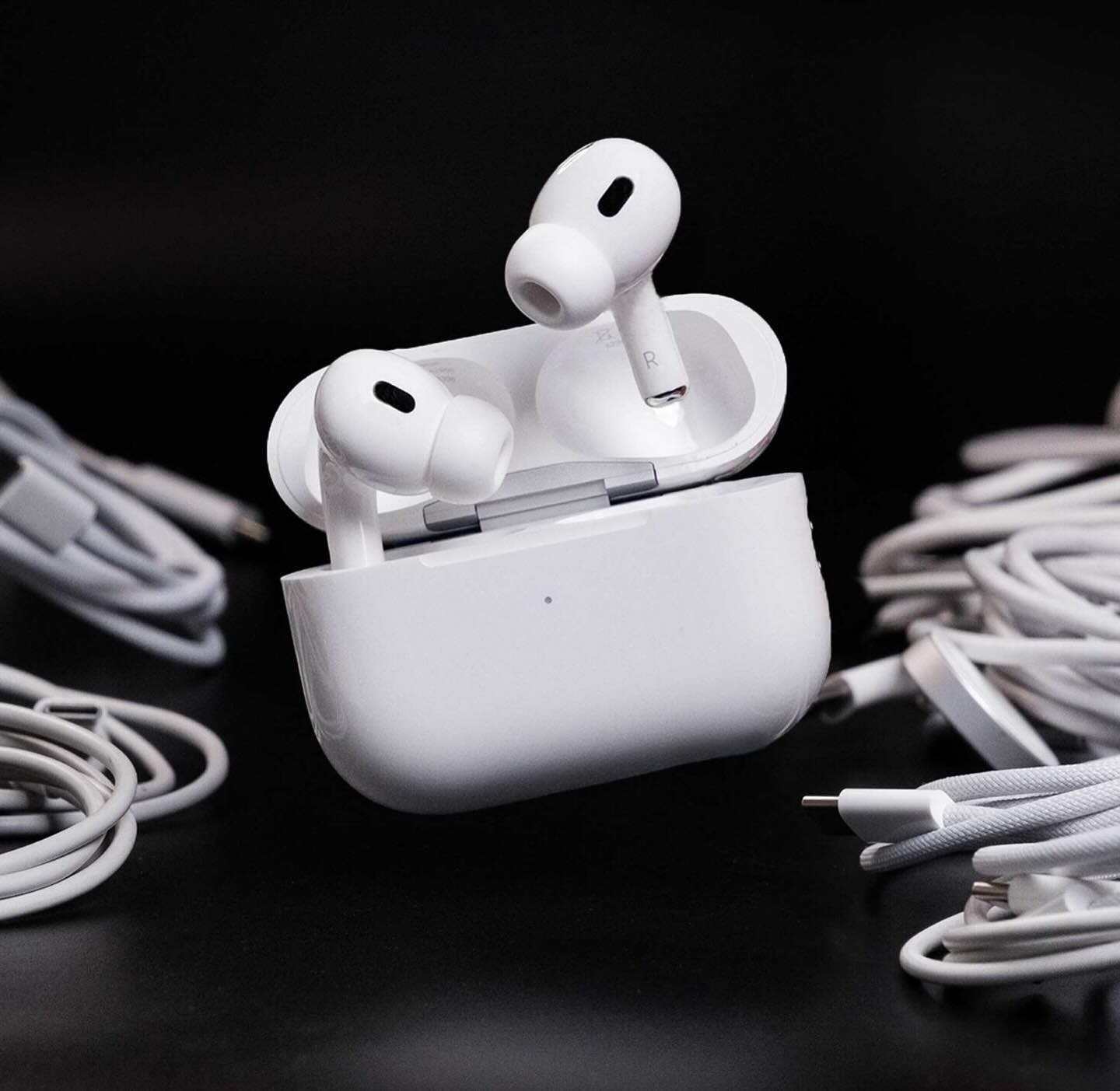 Airpods pro (2nd generation) iphone/wireless/samsung/white case